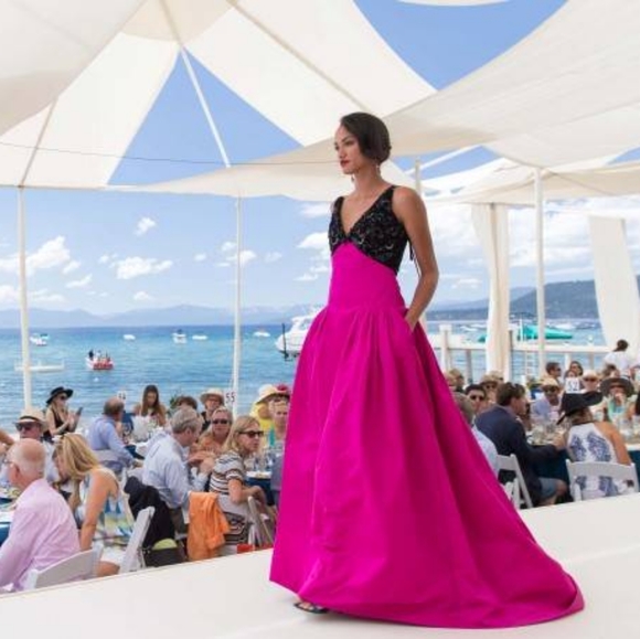 °$8,990 NEW STUNNING OSCAR DE LA RENTA MARGENTA BLK BEAD SILK GOWN  RUNWAY US 8 - Picture 1 of 11